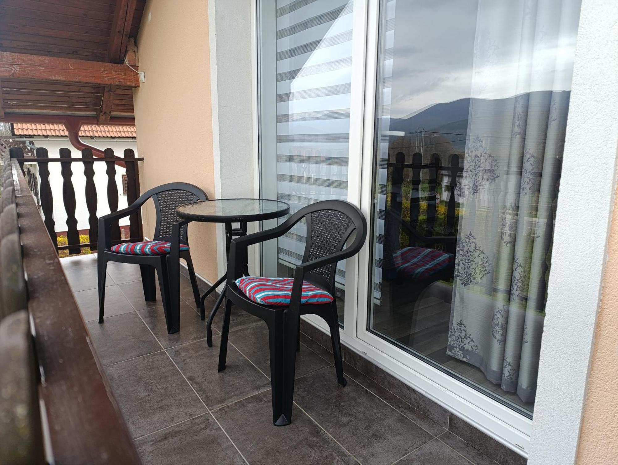 Guest House Toic Korenica Rom bilde