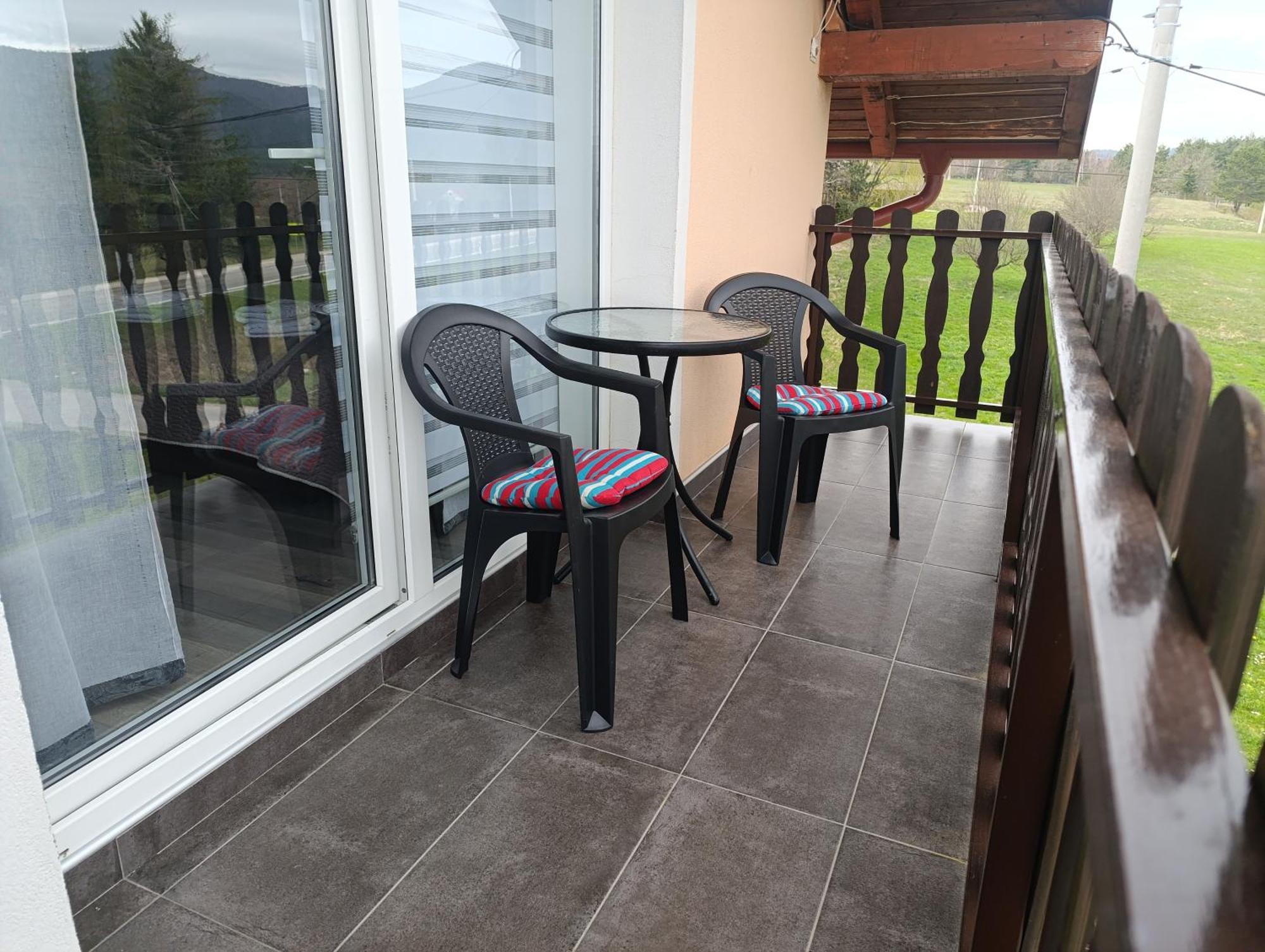 Guest House Toic Korenica Rom bilde
