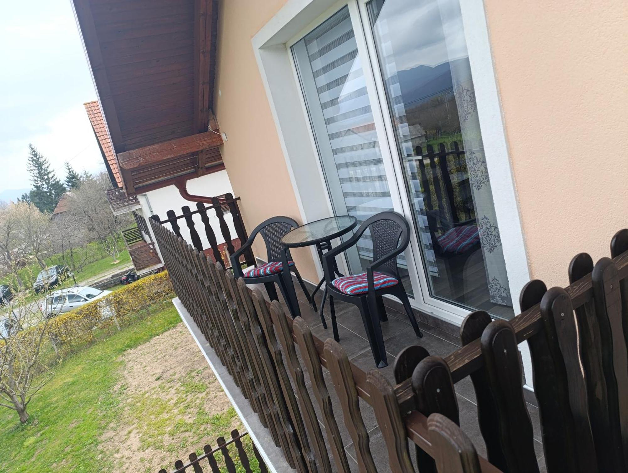 Guest House Toic Korenica Rom bilde